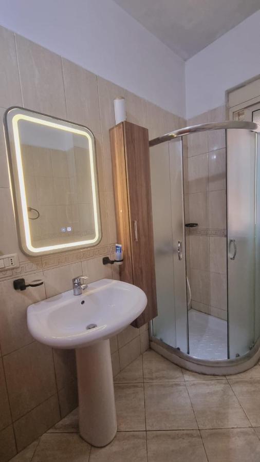 Liqeni Thate, Tirane Apartment Екстериор снимка