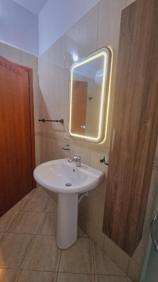 Liqeni Thate, Tirane Apartment Екстериор снимка